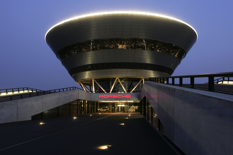 Illustration for article titled Buildings That Look Like Famous Spaceships: A Gallery